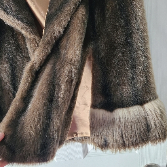 Vintage Regina Glenara Faux Fur Cape - Picture 8 of 10